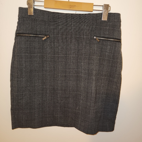 2 skirts Reitmas and Forever 21 ( Medium and Size 6) - Picture 3 of 3